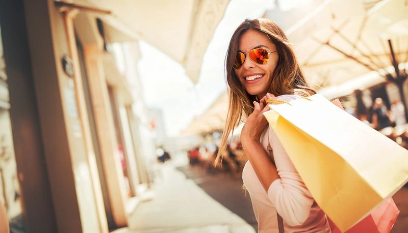 کوش آداسی، یک مقصد عالی برای همه مسافران است. مهم نیست شما اهل تفریحات ساحلی هستید یا به بازدید از مکانهای تاریخی و حتی خرید در بازارهای سنتی یا مراکز مدرن علاقهمند هستید.